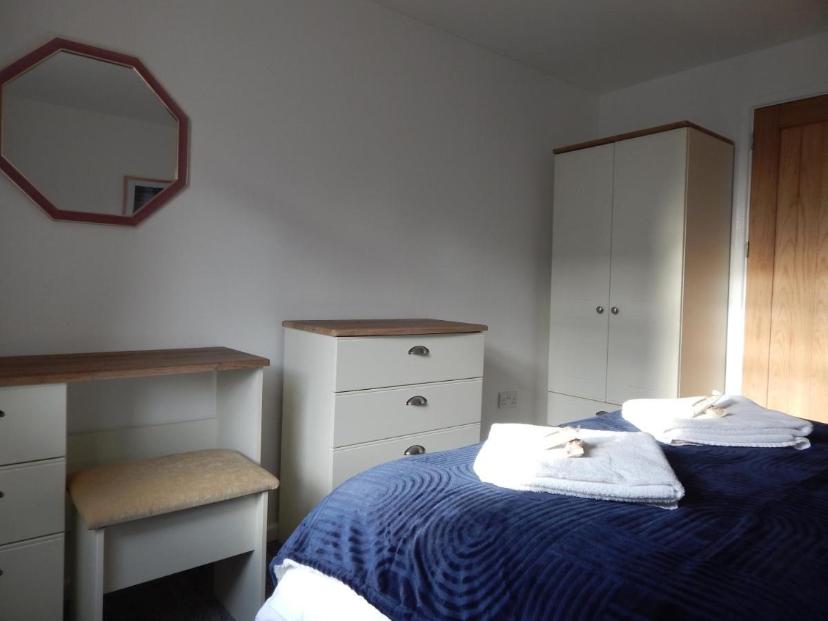 Modern, Well Located En-Suite Rooms With Parking - Orbitat Accommodations Кембридж Экстерьер фото