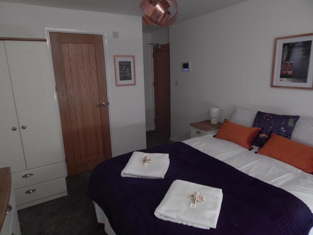 Modern, Well Located En-Suite Rooms With Parking - Orbitat Accommodations Кембридж Экстерьер фото