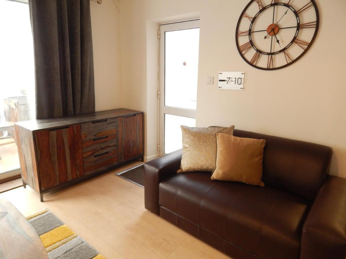 Modern, Well Located En-Suite Rooms With Parking - Orbitat Accommodations Кембридж Экстерьер фото