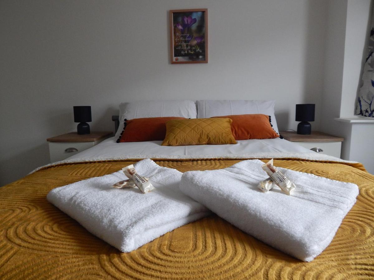 Modern, Well Located En-Suite Rooms With Parking - Orbitat Accommodations Кембридж Экстерьер фото