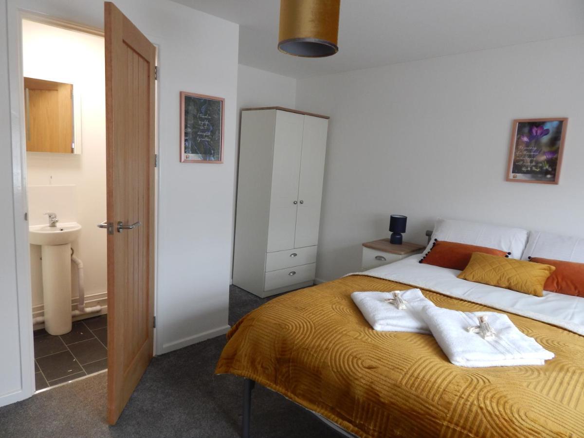 Modern, Well Located En-Suite Rooms With Parking - Orbitat Accommodations Кембридж Экстерьер фото