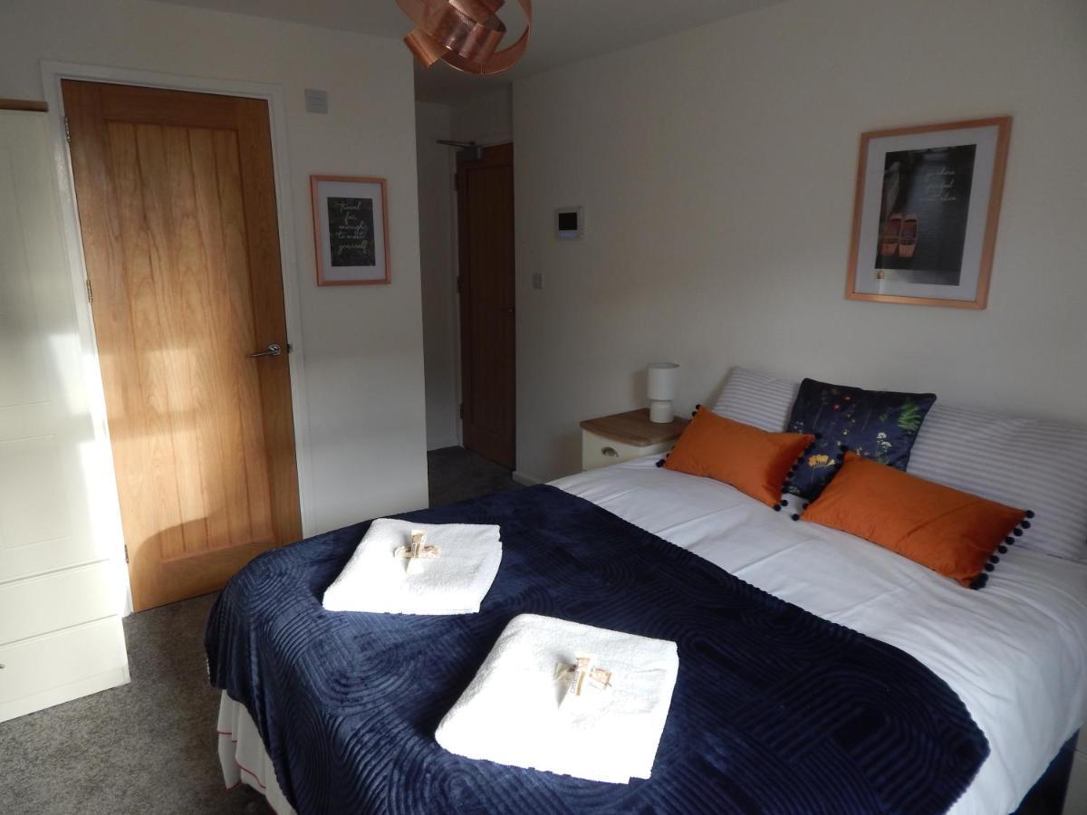 Modern, Well Located En-Suite Rooms With Parking - Orbitat Accommodations Кембридж Экстерьер фото