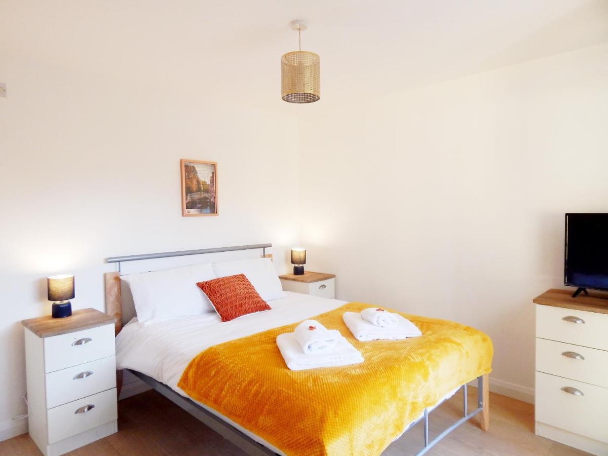 Modern, Well Located En-Suite Rooms With Parking - Orbitat Accommodations Кембридж Экстерьер фото
