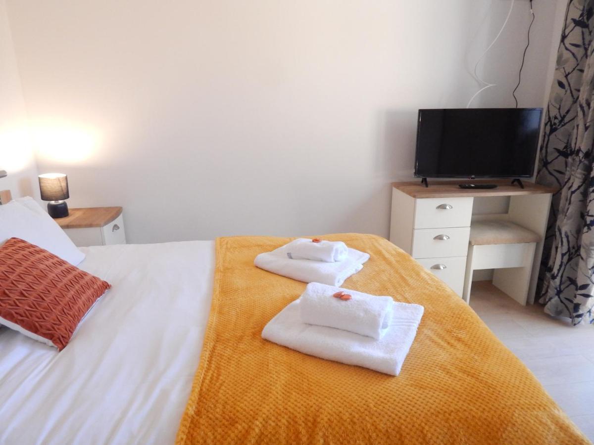 Modern, Well Located En-Suite Rooms With Parking - Orbitat Accommodations Кембридж Экстерьер фото