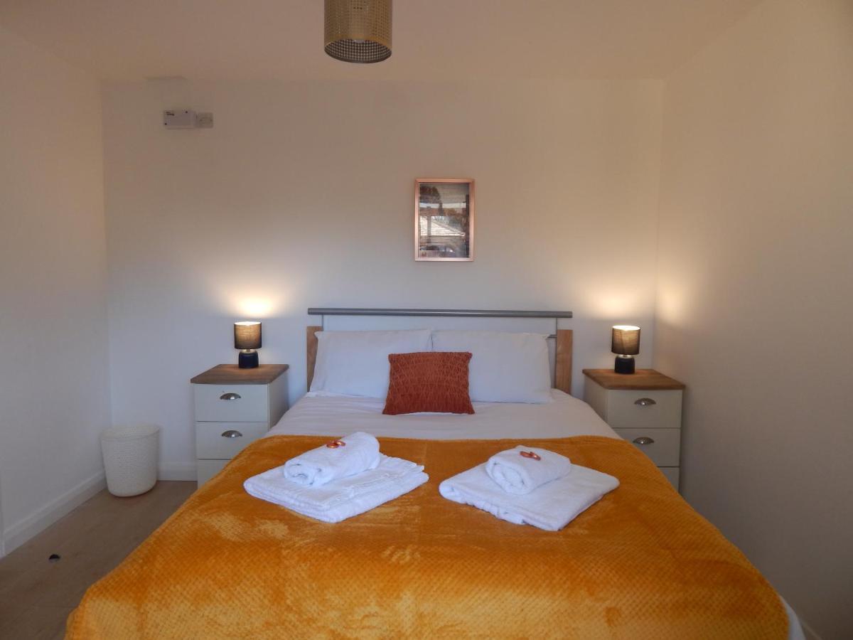 Modern, Well Located En-Suite Rooms With Parking - Orbitat Accommodations Кембридж Экстерьер фото