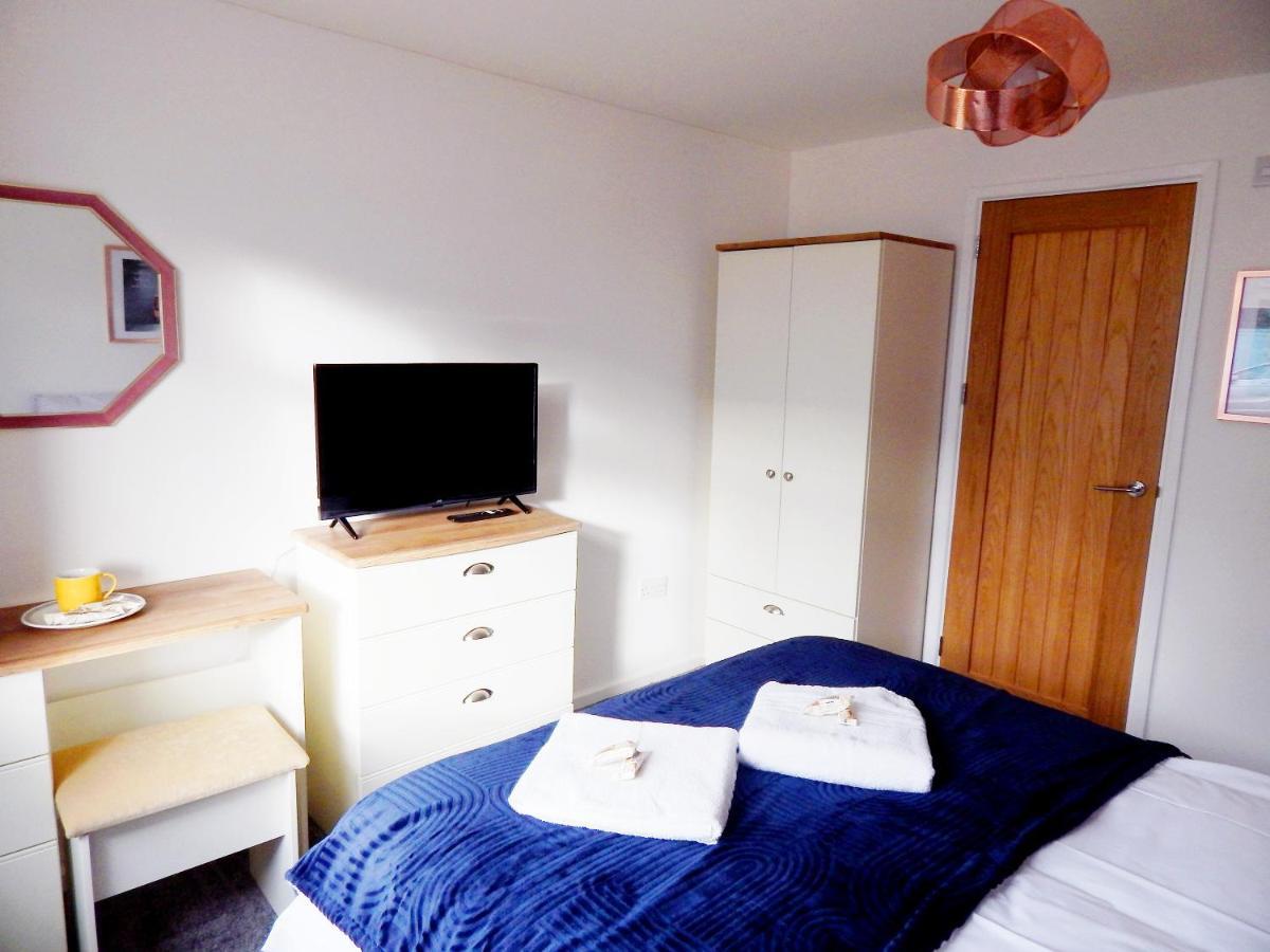 Modern, Well Located En-Suite Rooms With Parking - Orbitat Accommodations Кембридж Экстерьер фото