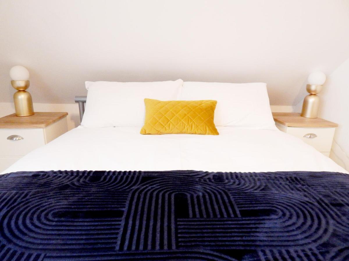 Modern, Well Located En-Suite Rooms With Parking - Orbitat Accommodations Кембридж Экстерьер фото