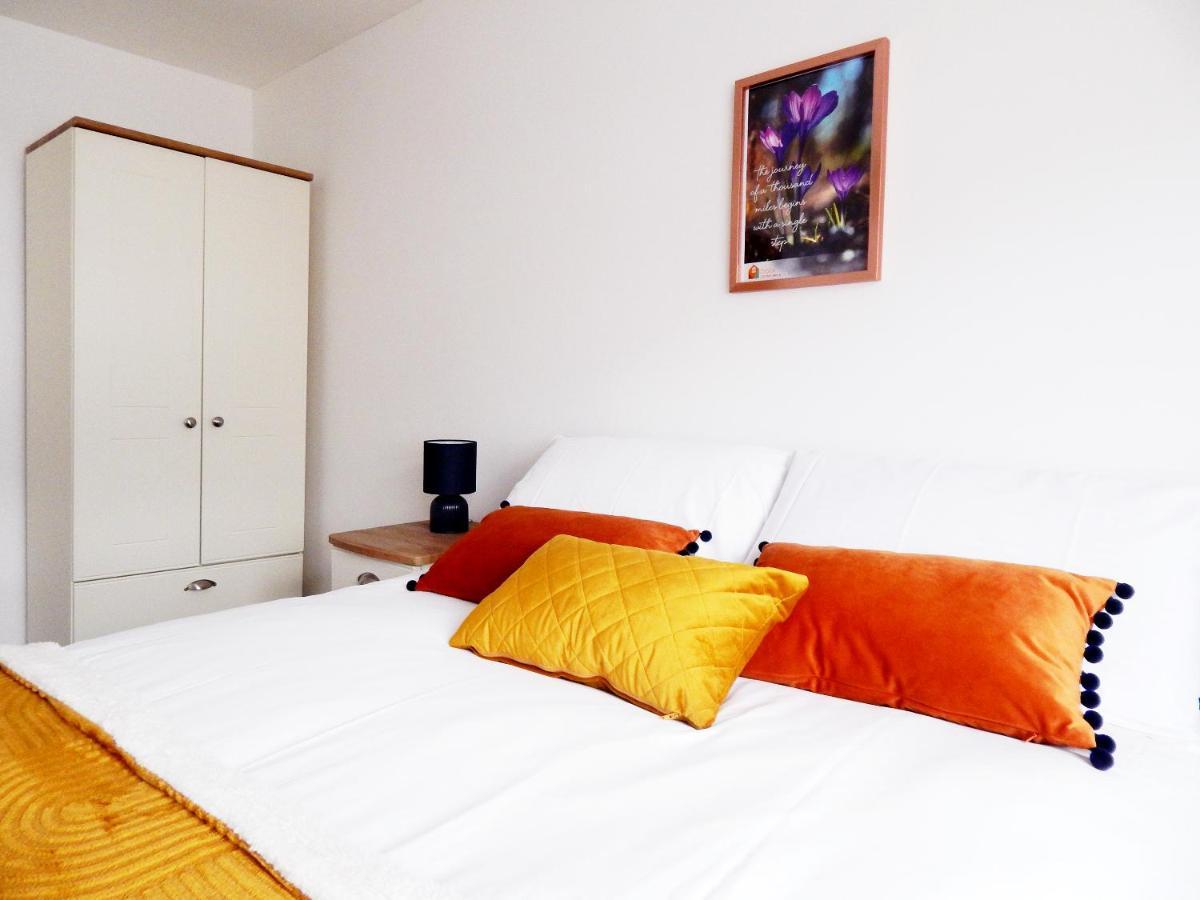 Modern, Well Located En-Suite Rooms With Parking - Orbitat Accommodations Кембридж Экстерьер фото