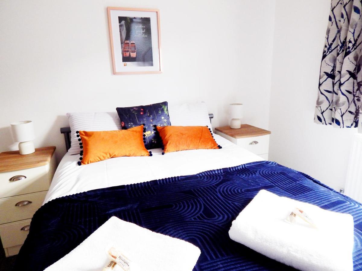 Modern, Well Located En-Suite Rooms With Parking - Orbitat Accommodations Кембридж Экстерьер фото