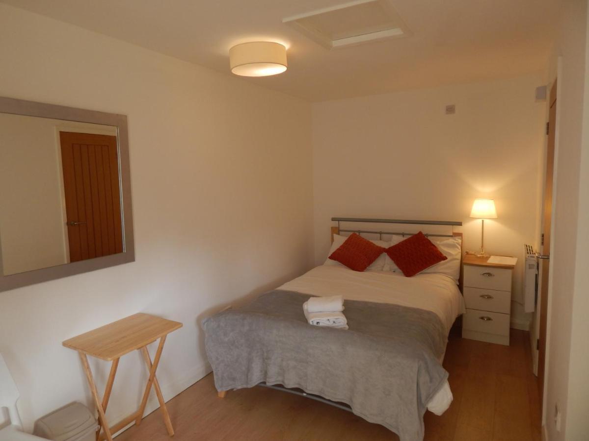 Modern, Well Located En-Suite Rooms With Parking - Orbitat Accommodations Кембридж Экстерьер фото