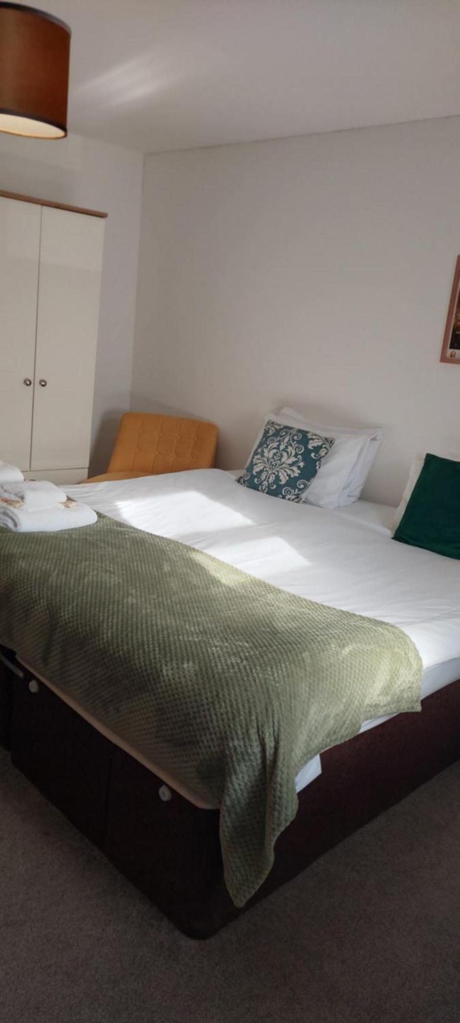 Modern, Well Located En-Suite Rooms With Parking - Orbitat Accommodations Кембридж Экстерьер фото